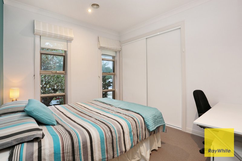 Photo - 32 Vaucluse Boulevard, Point Cook VIC 3030 - Image 12