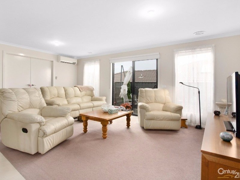 Photo - 32 Victoria Place , Pakenham VIC 3810 - Image 4