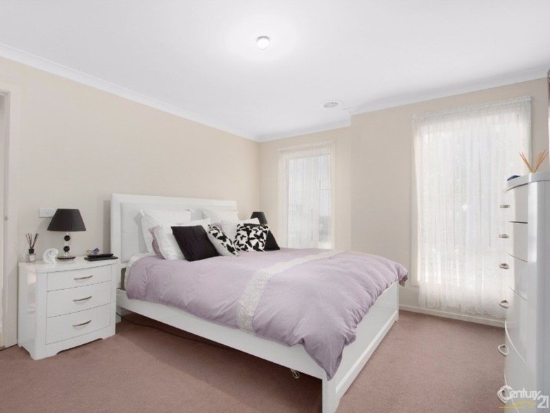 Photo - 32 Victoria Place , Pakenham VIC 3810 - Image 6