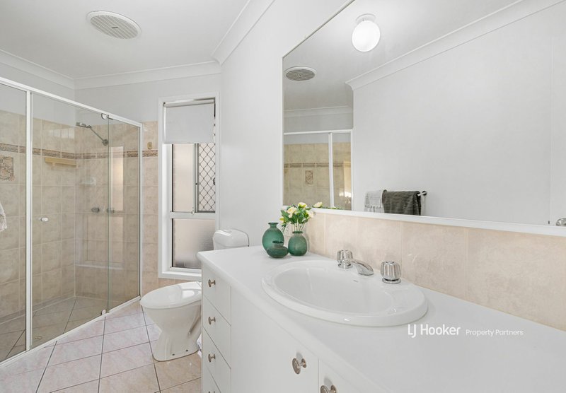 Photo - 32 Wantana Crescent, Edens Landing QLD 4207 - Image 9