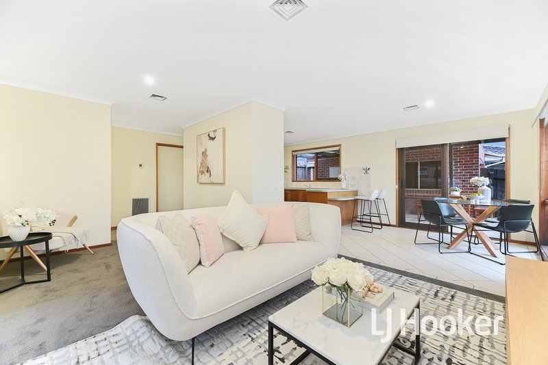 Photo - 32 Warana Drive, Hampton Park VIC 3976 - Image 4