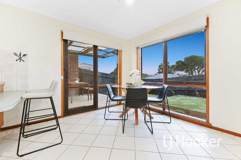 Photo - 32 Warana Drive, Hampton Park VIC 3976 - Image 5