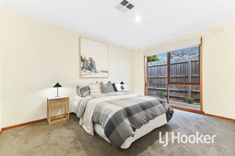 Photo - 32 Warana Drive, Hampton Park VIC 3976 - Image 9