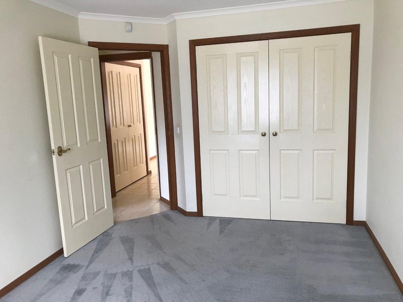 Photo - 32 Waratah Drive, Altona Meadows VIC 3028 - Image 15