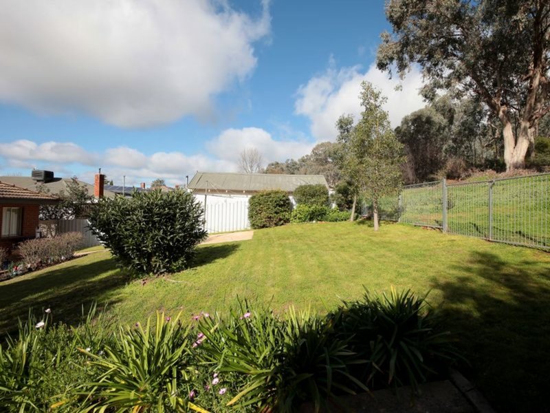 Photo - 32 Warrawong Street, Kooringal NSW 2650 - Image 9