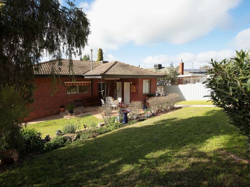 Photo - 32 Warrawong Street, Kooringal NSW 2650 - Image 11