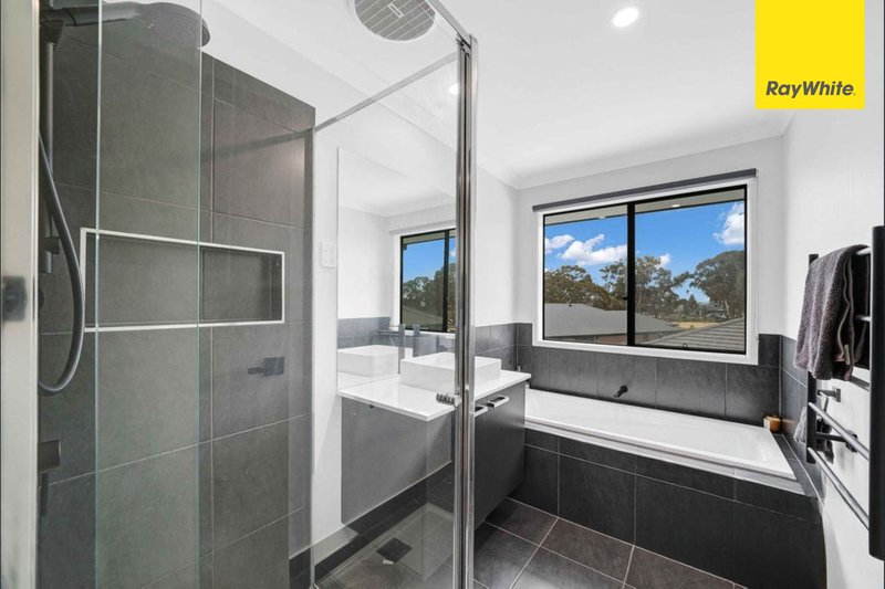 Photo - 32 Waterbird Circuit, Weir Views VIC 3338 - Image 7