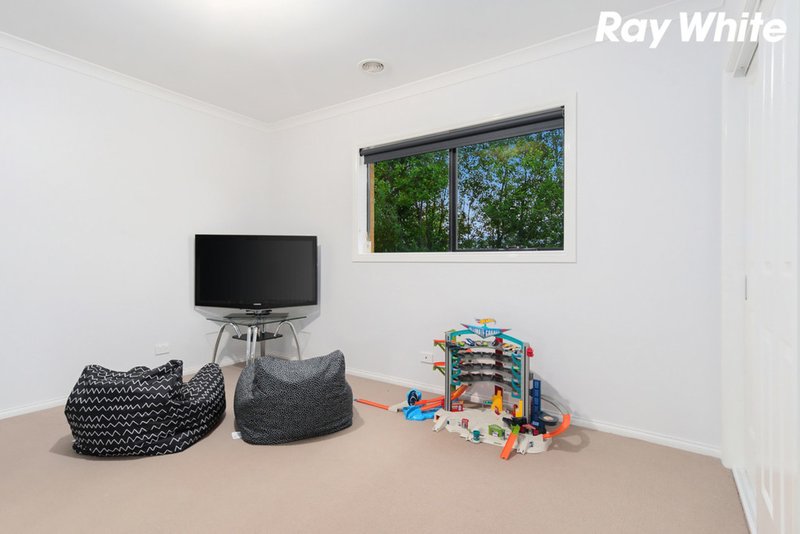 Photo - 32 Waterford Rise, Pakenham VIC 3810 - Image 17