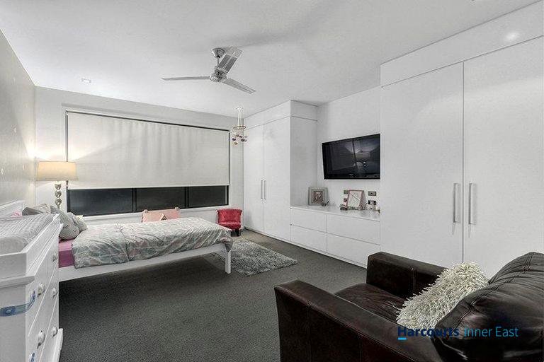 Photo - 32 Waterline Crescent, Bulimba QLD 4171 - Image 7
