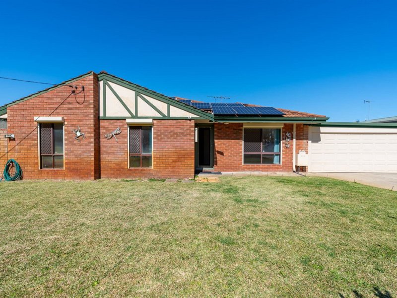 Photo - 32 Waterton Way, Cooloongup WA 6168 - Image 2