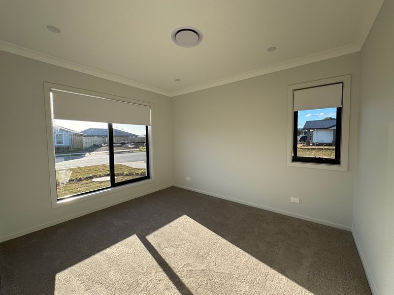 Photo - 32 Wattawan Crescent, Anambah NSW 2320 - Image 2