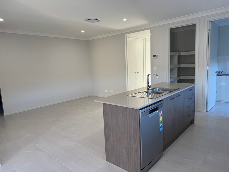 Photo - 32 Wattawan Crescent, Anambah NSW 2320 - Image 7