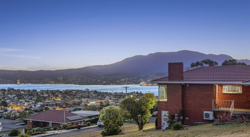 32 Waverley Street, Bellerive TAS 7018