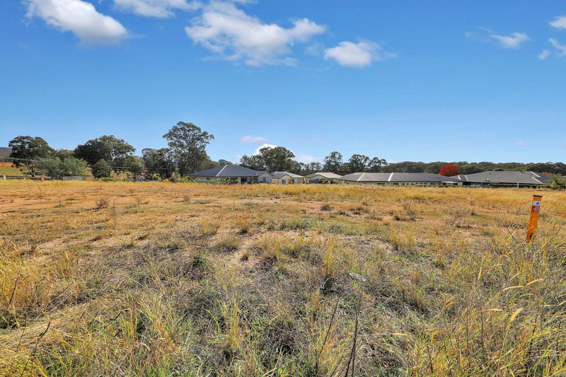 Photo - 32 Weeden Place, Tumut NSW 2720 - Image 2