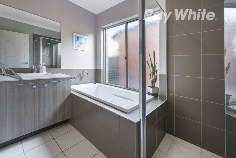 Photo - 32 Weerona Parkway, Wollert VIC 3750 - Image 9