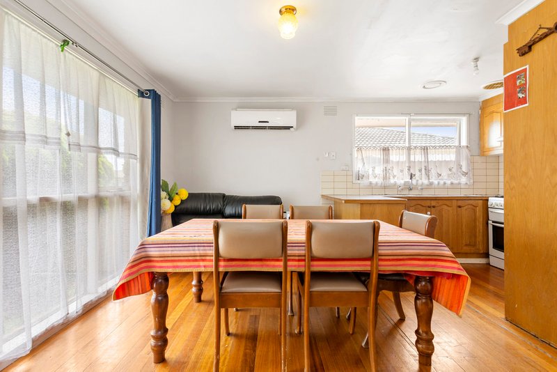 Photo - 32 Wellington Crescent, Lalor VIC 3075 - Image 3