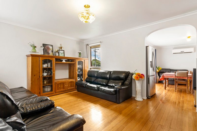 Photo - 32 Wellington Crescent, Lalor VIC 3075 - Image 4