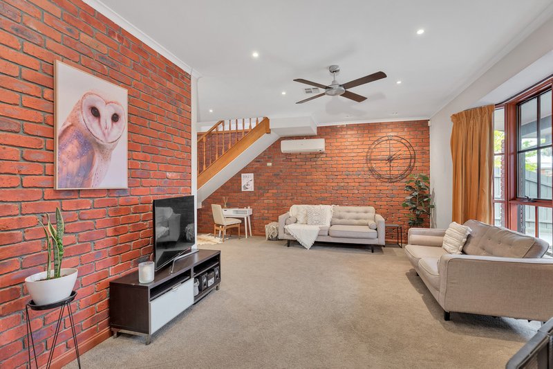 Photo - 32 Westminster Drive, Werribee VIC 3030 - Image 3