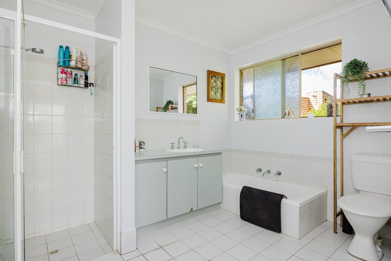 Photo - 32 Whidby Street, Orana WA 6330 - Image 3
