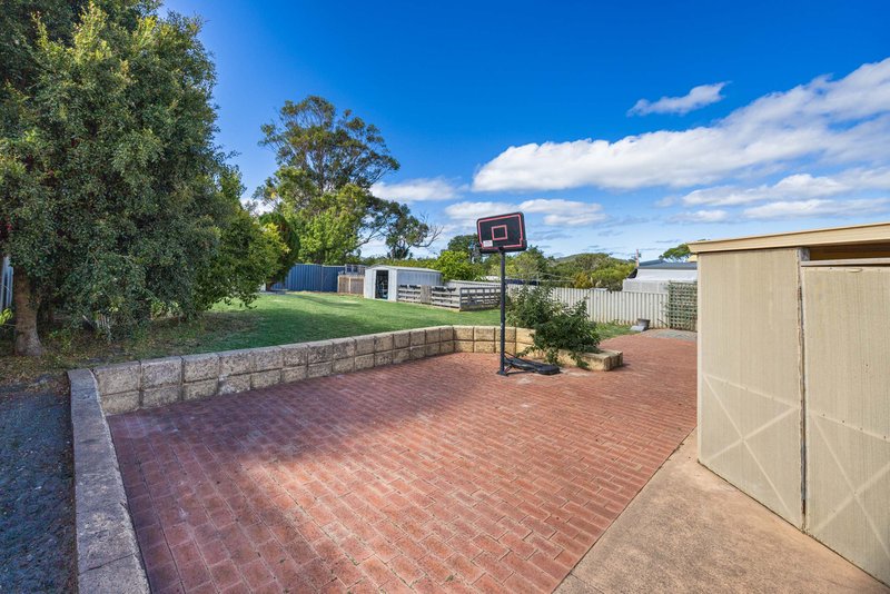 Photo - 32 Whidby Street, Orana WA 6330 - Image 5
