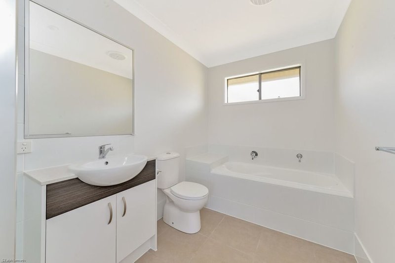 Photo - 32 Whitehaven Street, Burpengary QLD 4505 - Image 11