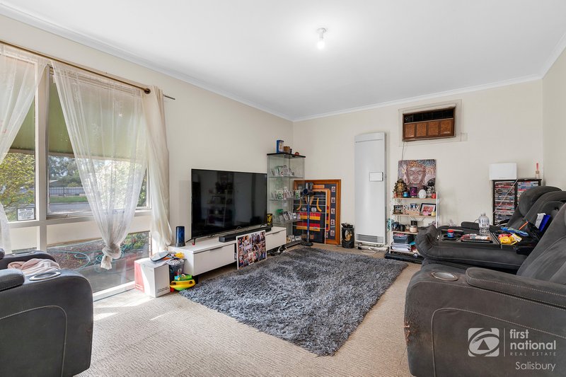 Photo - 32 Wilterna Crescent, Smithfield SA 5114 - Image 4