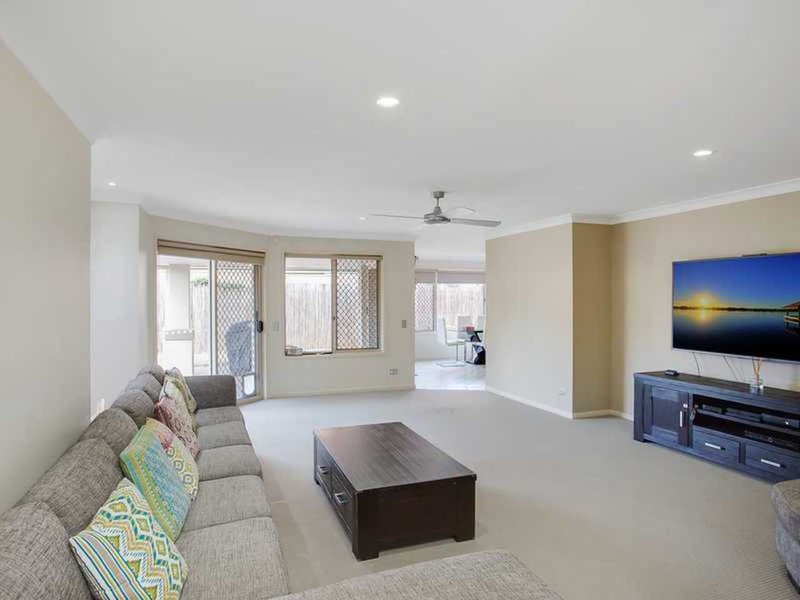 Photo - 32 Wiltshire Drive, Mudgeeraba QLD 4213 - Image 4