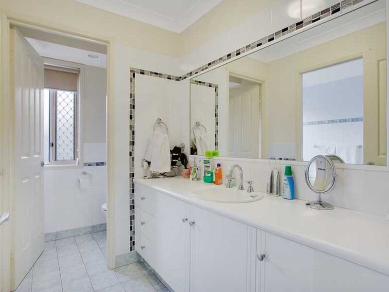 Photo - 32 Wiltshire Drive, Mudgeeraba QLD 4213 - Image 13