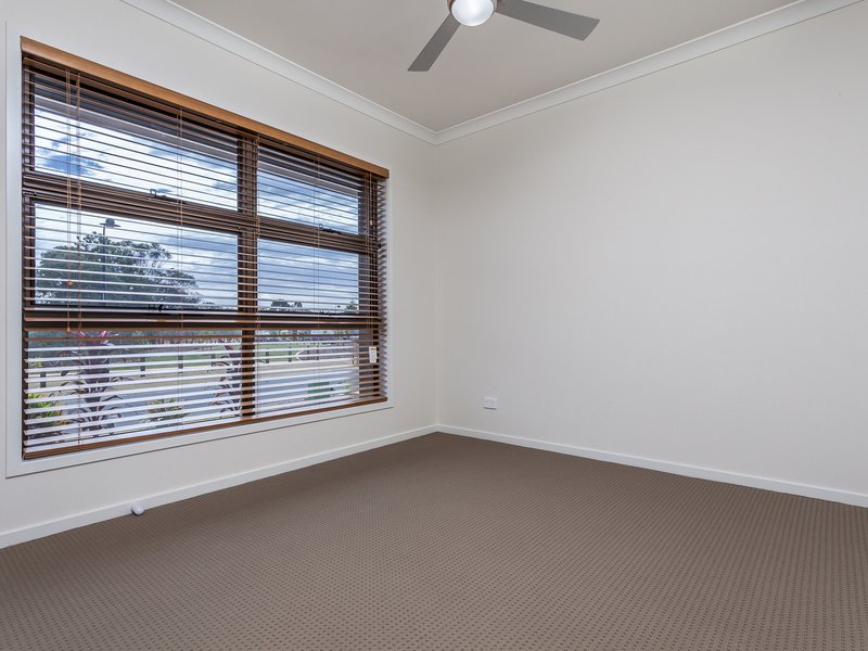 Photo - 32 Wolfe Street, North Lakes QLD 4509 - Image 9