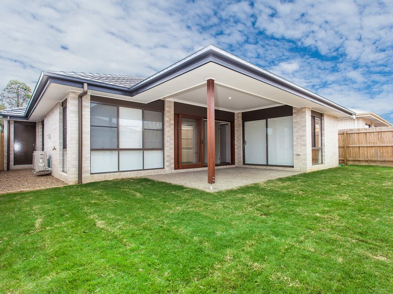 Photo - 32 Wolfe Street, North Lakes QLD 4509 - Image 13
