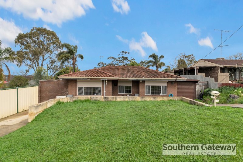 Photo - 32 Woodley Way, Parmelia WA 6167 - Image 1