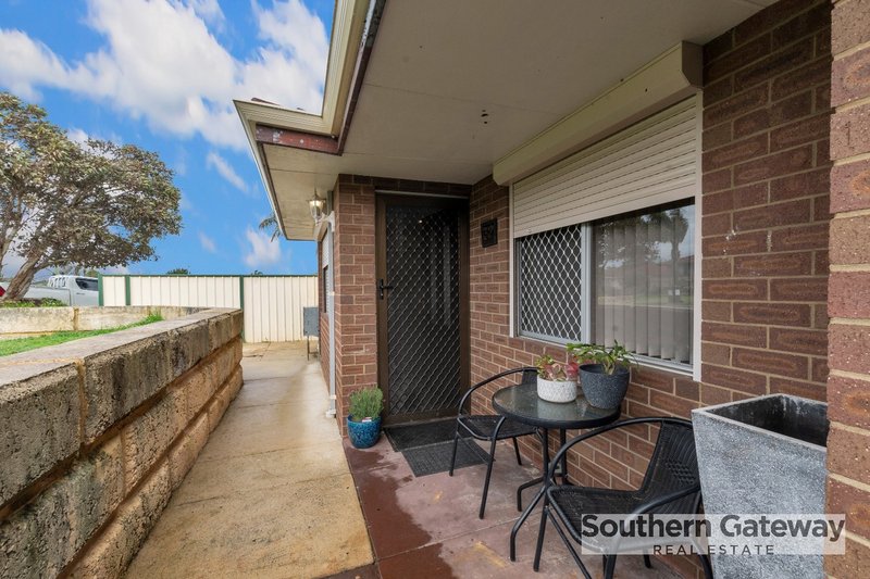 Photo - 32 Woodley Way, Parmelia WA 6167 - Image 14