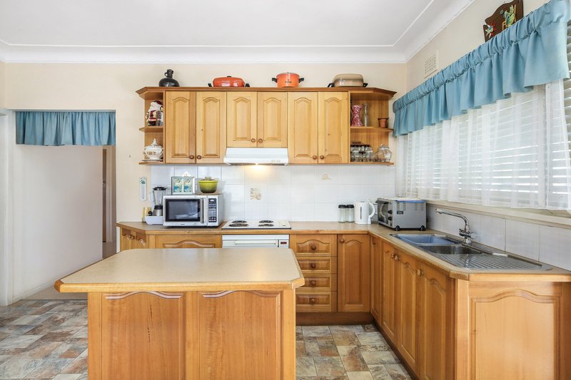 Photo - 32 Wyena Road, Pendle Hill NSW 2145 - Image 10