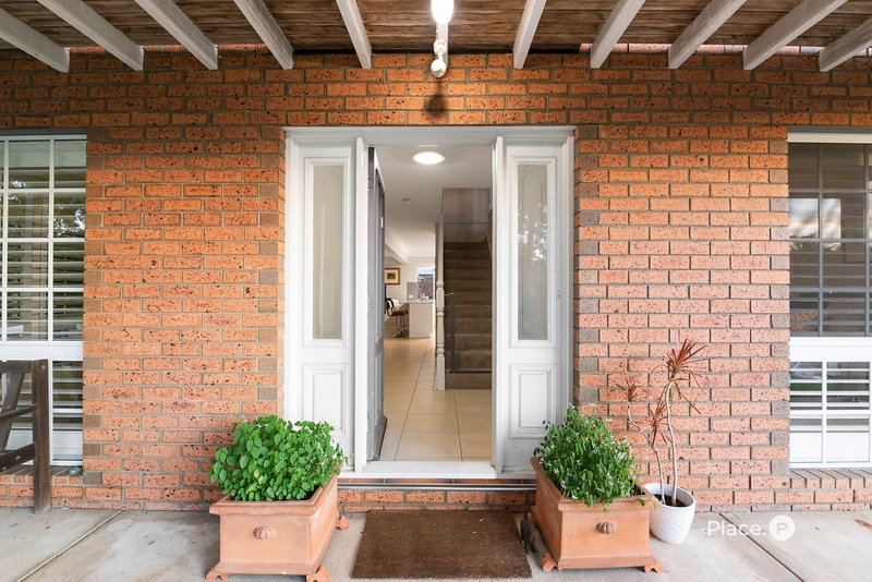 Photo - 32 Wyndarra Street, Kenmore QLD 4069 - Image 3