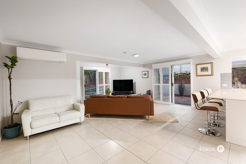 Photo - 32 Wyndarra Street, Kenmore QLD 4069 - Image 5