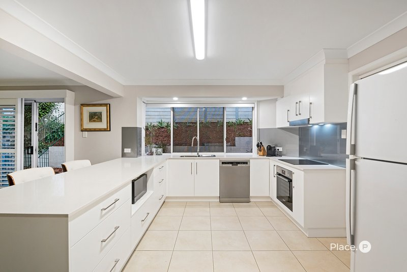 Photo - 32 Wyndarra Street, Kenmore QLD 4069 - Image 8