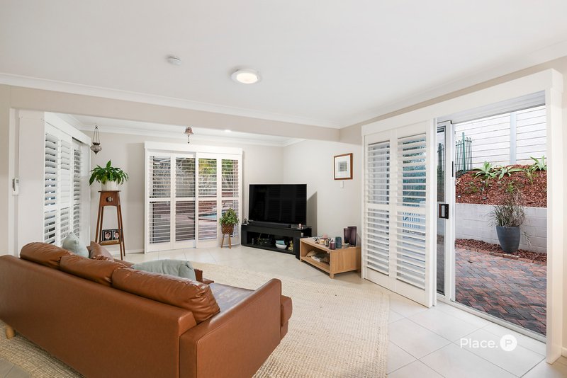 Photo - 32 Wyndarra Street, Kenmore QLD 4069 - Image 10