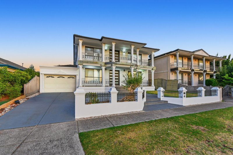 Photo - 32 Yorkshire Drive, Cranbourne North VIC 3977 - Image 3