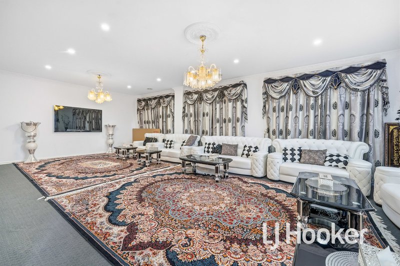 Photo - 32 Yorkshire Drive, Cranbourne North VIC 3977 - Image 4