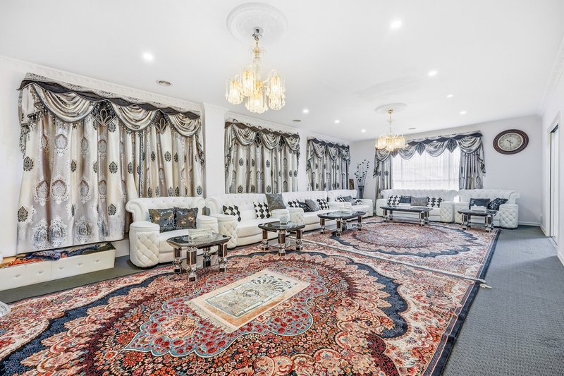 Photo - 32 Yorkshire Drive, Cranbourne North VIC 3977 - Image 5