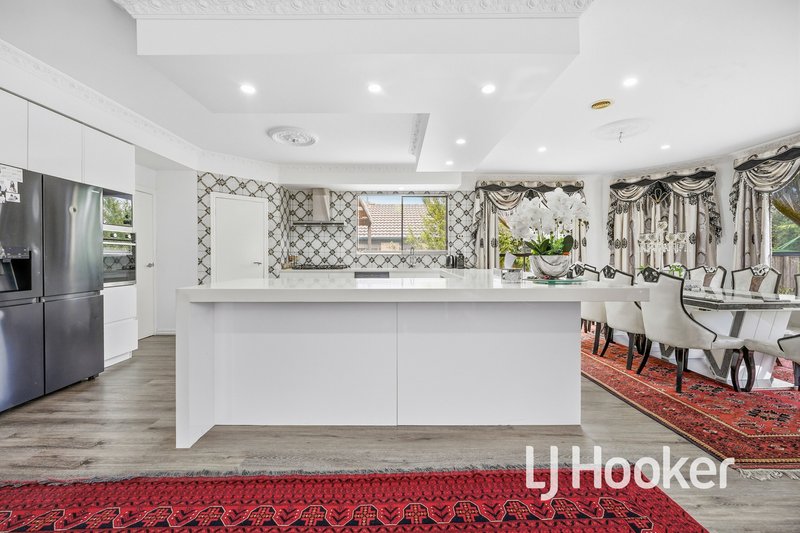 Photo - 32 Yorkshire Drive, Cranbourne North VIC 3977 - Image 9