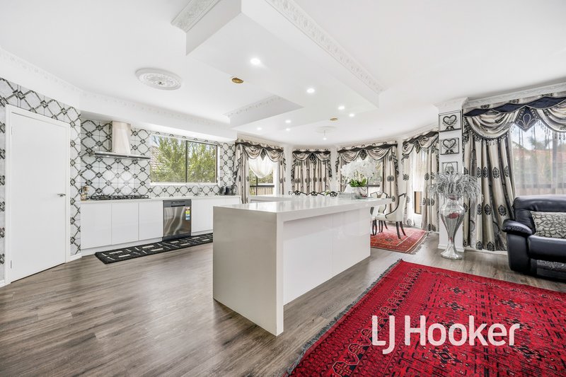 Photo - 32 Yorkshire Drive, Cranbourne North VIC 3977 - Image 10