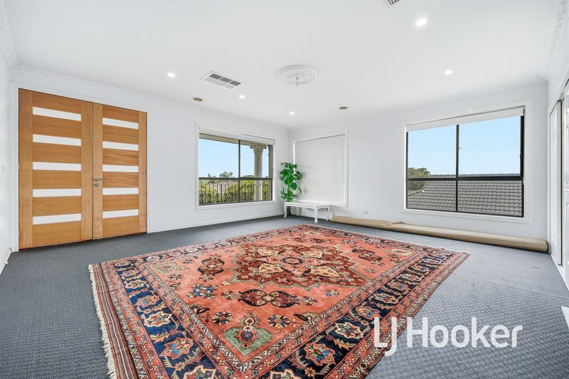 Photo - 32 Yorkshire Drive, Cranbourne North VIC 3977 - Image 14