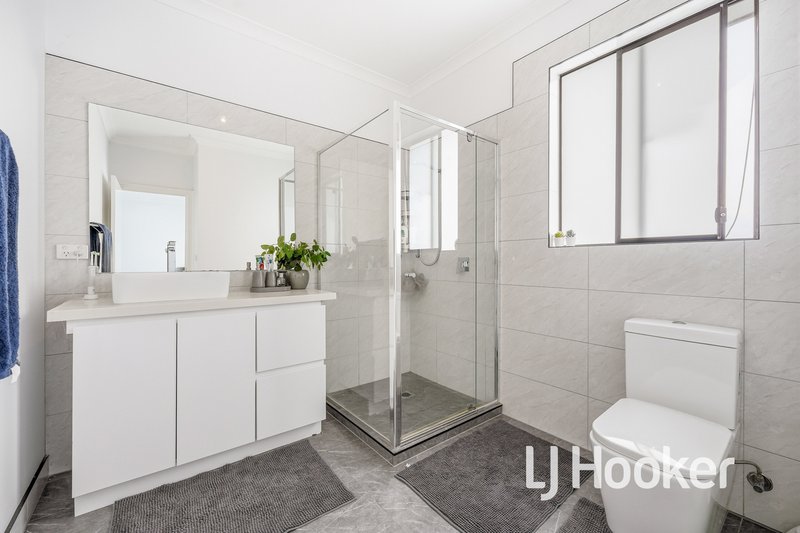 Photo - 32 Yorkshire Drive, Cranbourne North VIC 3977 - Image 18