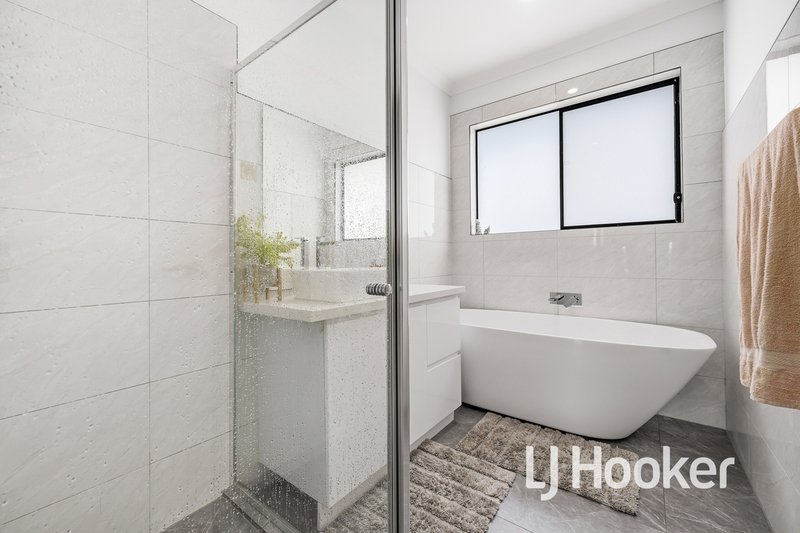 Photo - 32 Yorkshire Drive, Cranbourne North VIC 3977 - Image 20