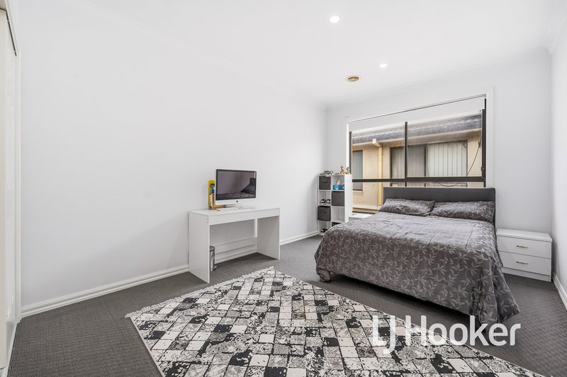 Photo - 32 Yorkshire Drive, Cranbourne North VIC 3977 - Image 21