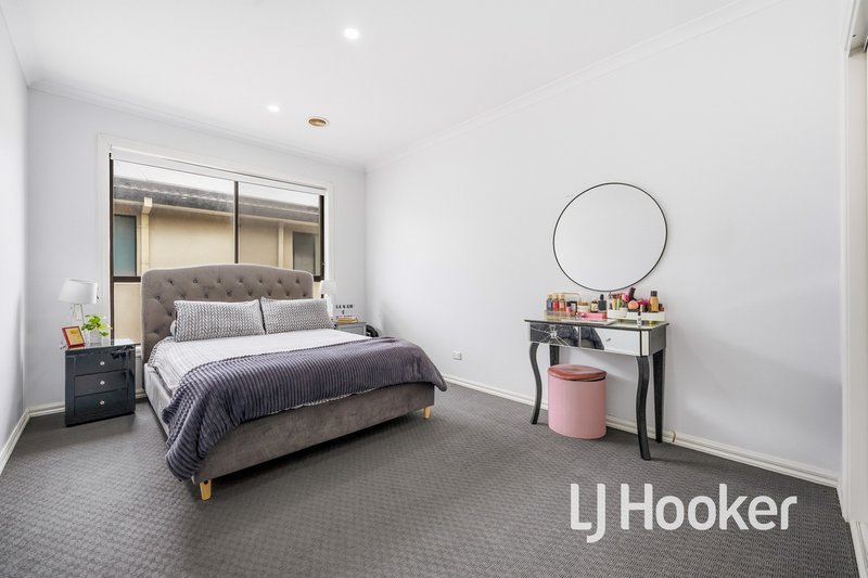 Photo - 32 Yorkshire Drive, Cranbourne North VIC 3977 - Image 22