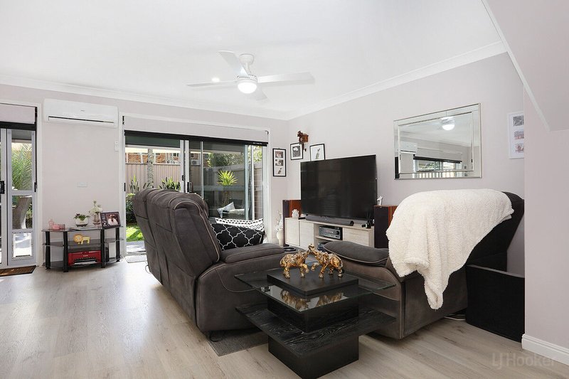 Photo - 3/20 Huth Street, Labrador QLD 4215 - Image 2