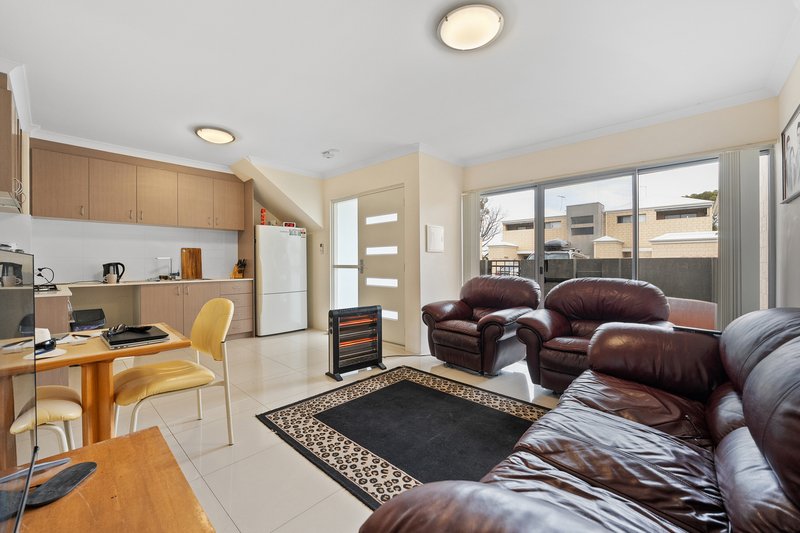 Photo - 3/20 Service Street, Mandurah WA 6210 - Image 6