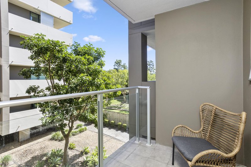 Photo - 3201/12-14 Executive Drive, Burleigh Waters QLD 4220 - Image 3